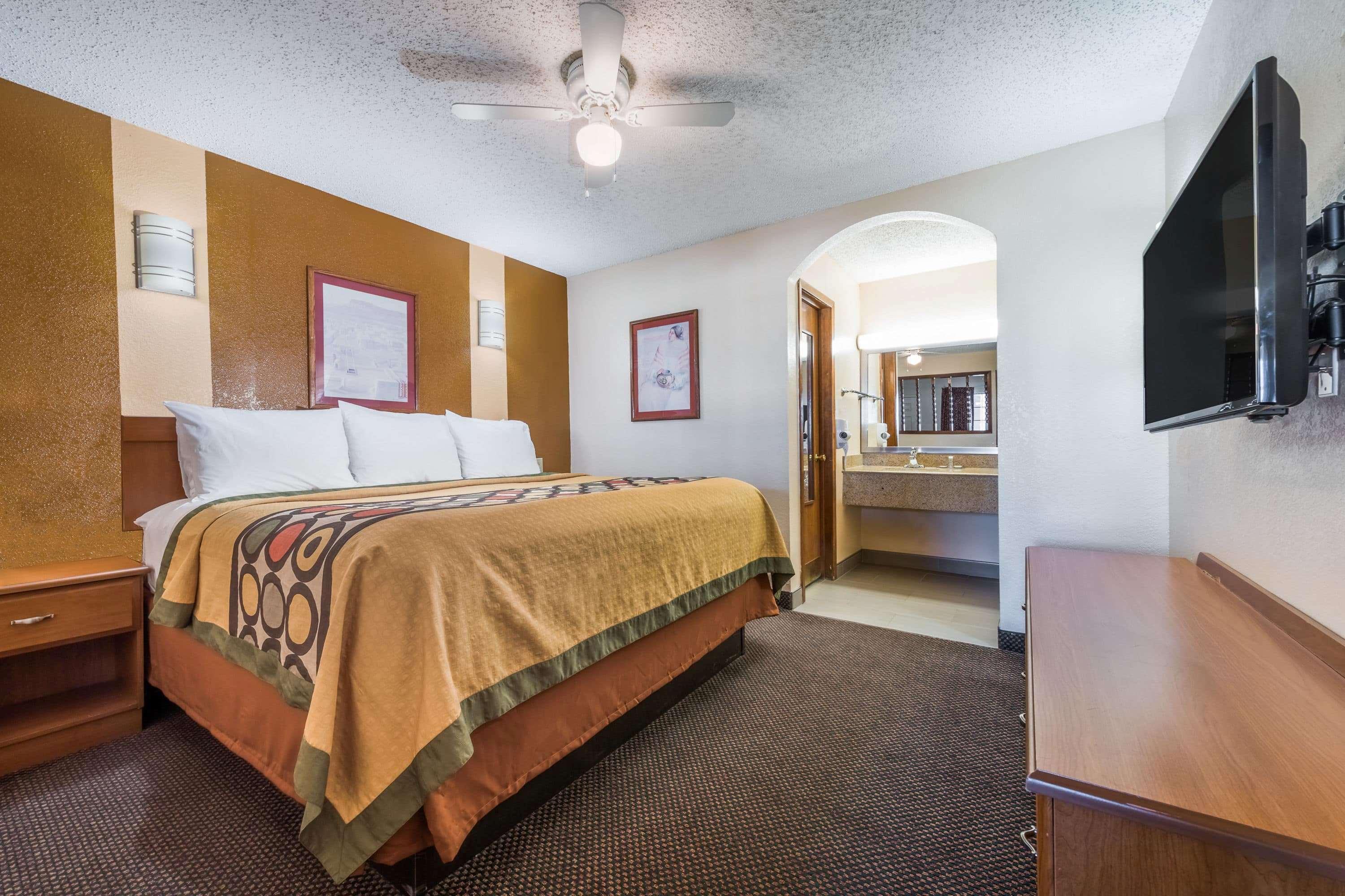 Super 8 By Wyndham Waco/Mall Area Tx Exterior photo