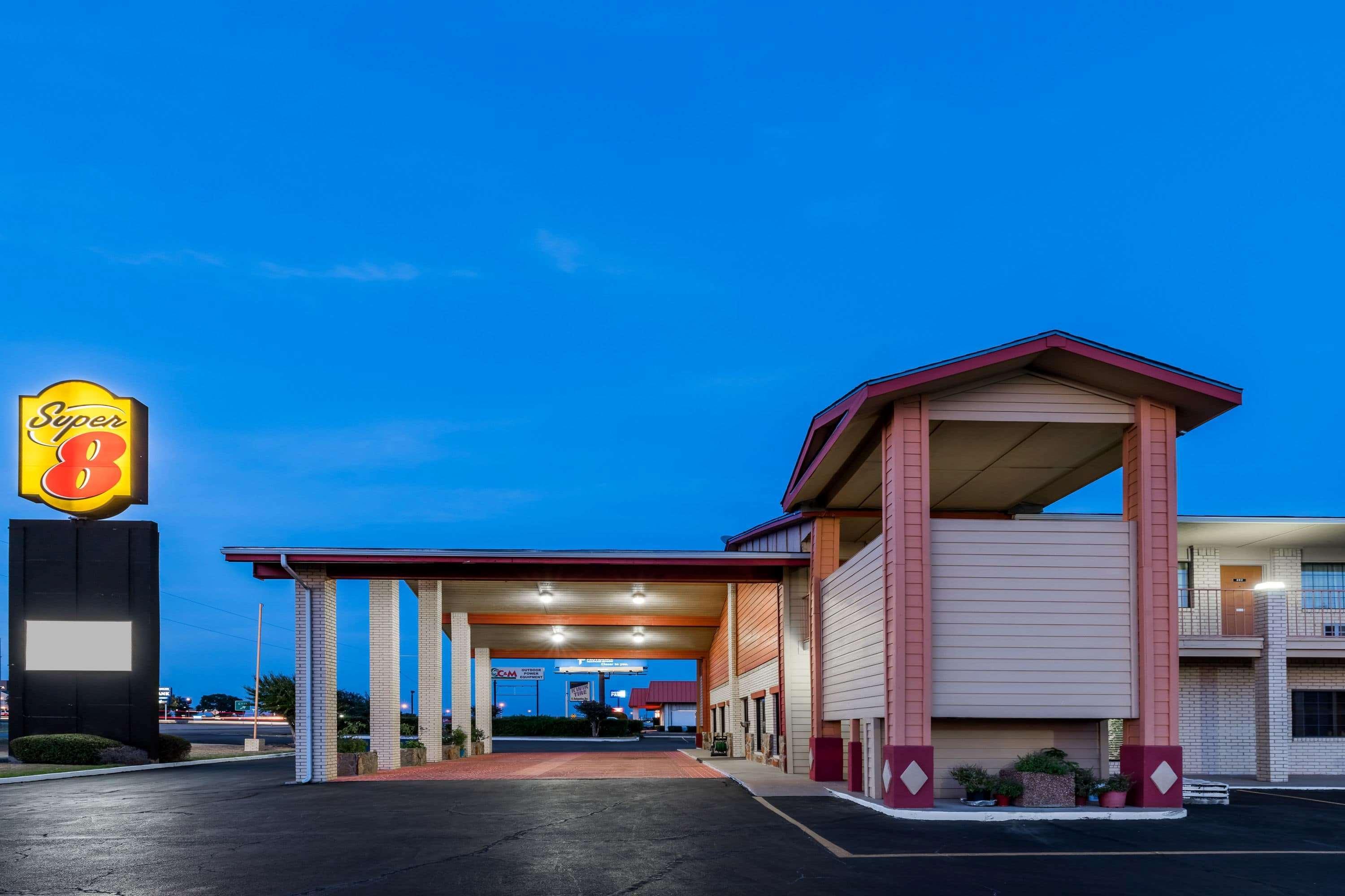 Super 8 By Wyndham Waco/Mall Area Tx Exterior photo