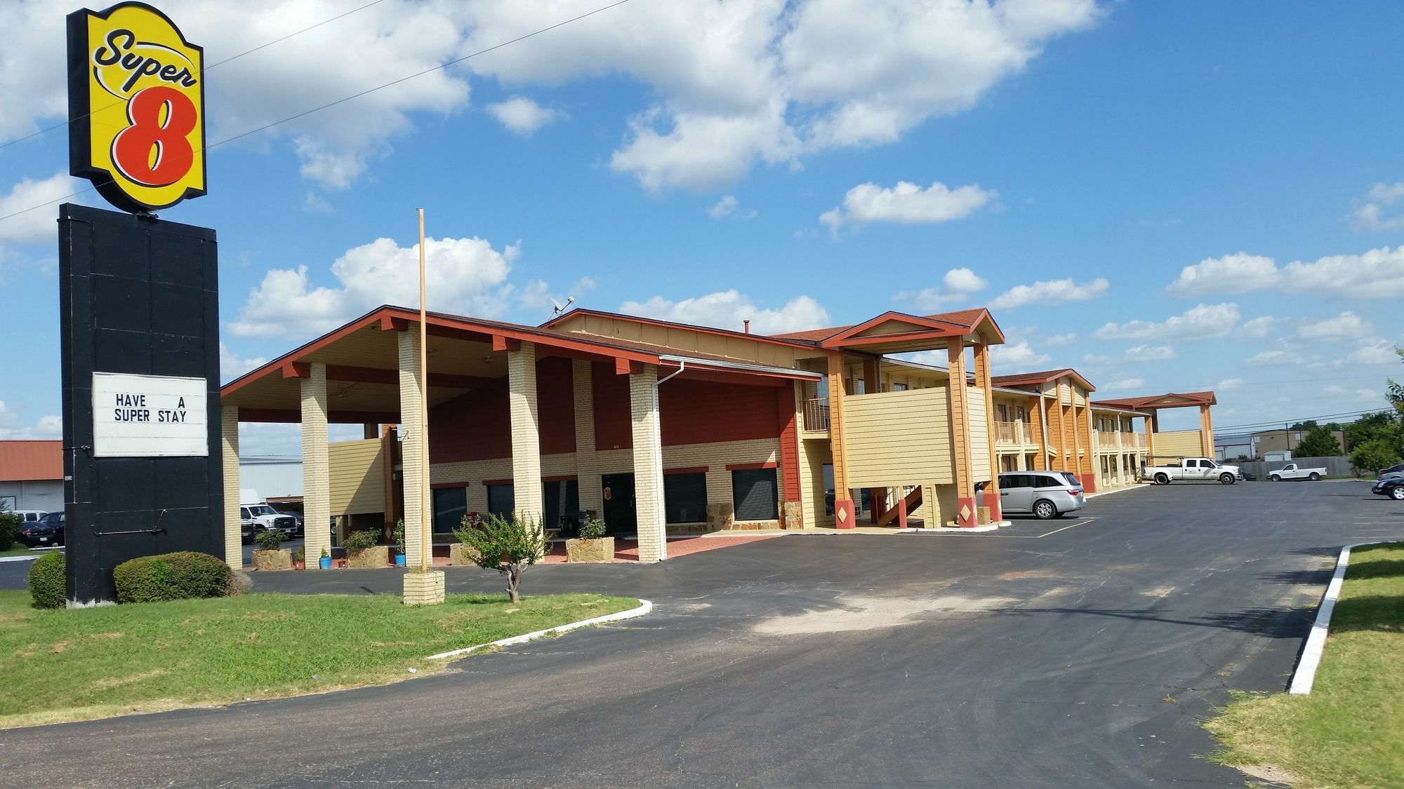 Super 8 By Wyndham Waco/Mall Area Tx Exterior photo