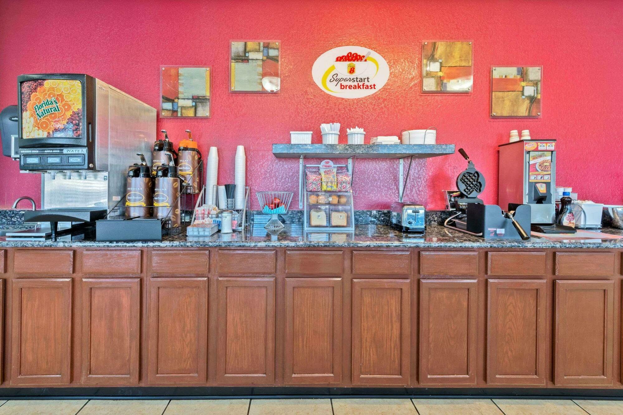 Super 8 By Wyndham Waco/Mall Area Tx Exterior photo